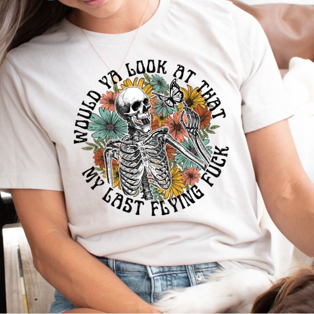 Would Ya Look At That Graphic Tee – 100% Cotton, Unisex Sizing S-M-L-XL